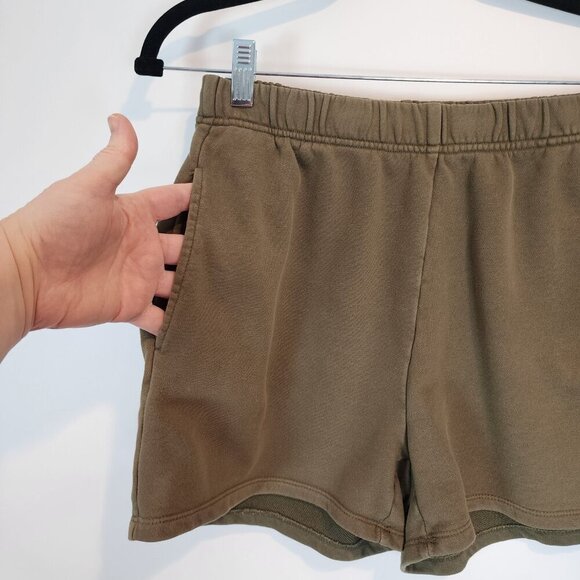Good American Oversized Pull On Shorts Olive Green with Pockets Sweatshorts sz 2 - Picture 3 of 11